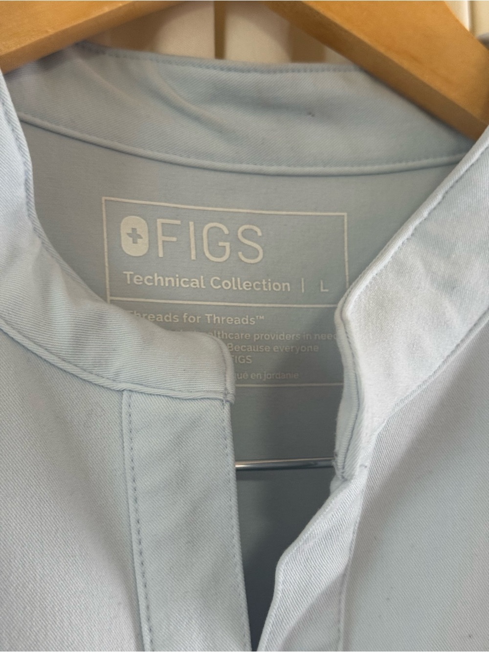 Figs Womens Rafaela Oversized Scrub Top Size Large Light Blue Open Skies - Picture 4 of 6